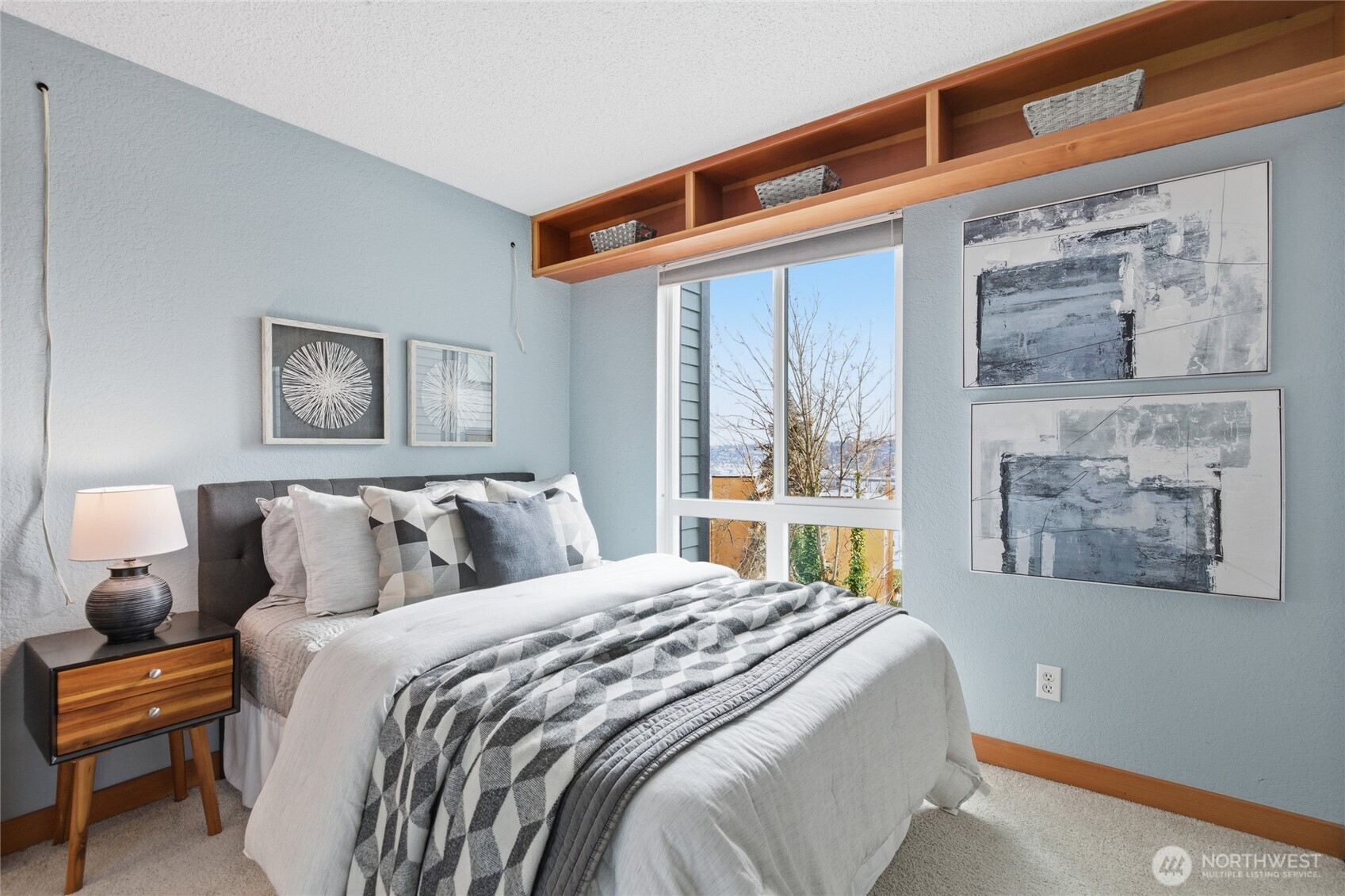 2500 W Manor Place Seattle WA 98199