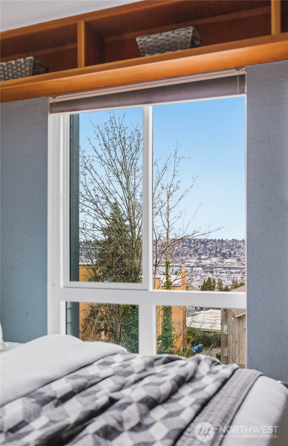 2500 W Manor Place Seattle WA 98199