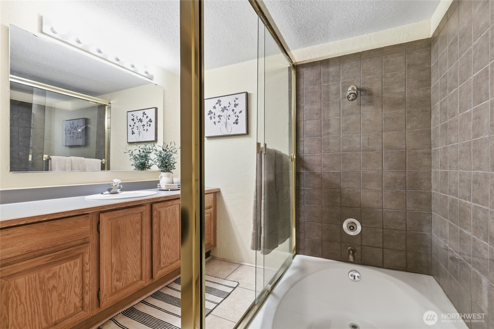 2500 W Manor Place Seattle WA 98199