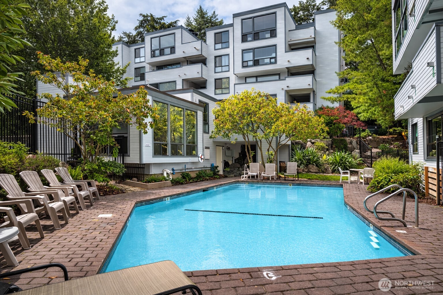 2500 W Manor Place Seattle WA 98199