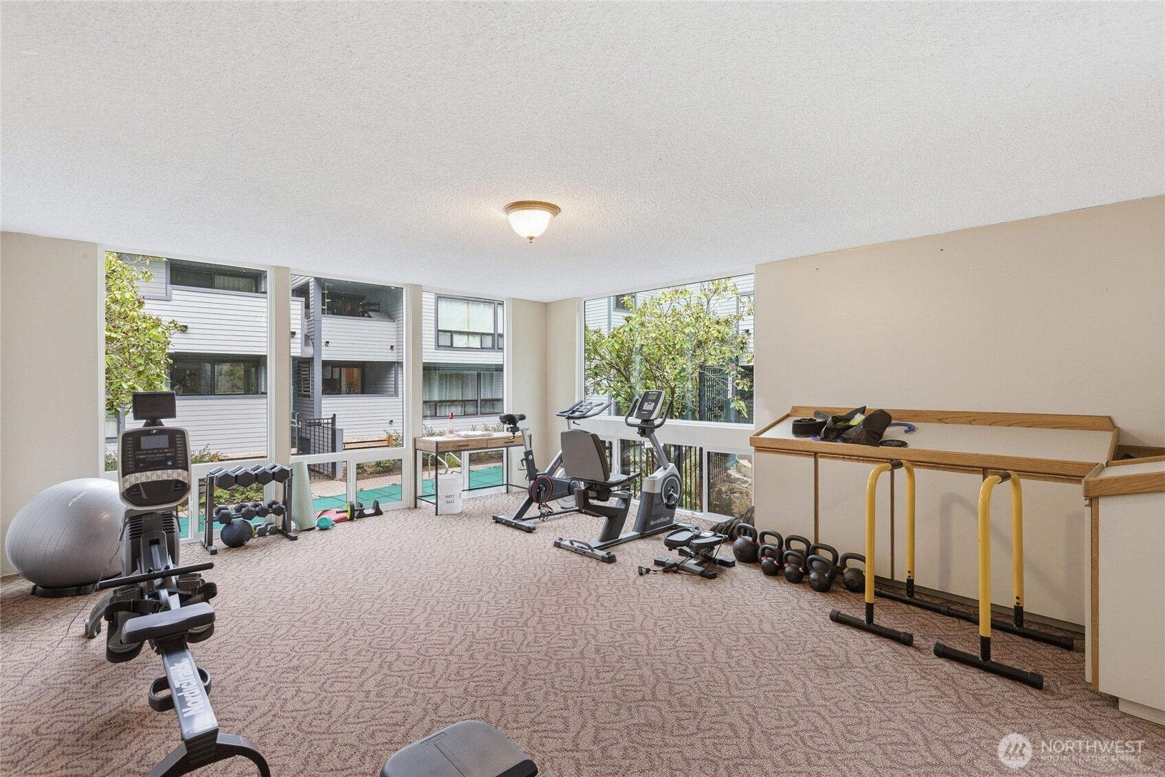 2500 W Manor Place Seattle WA 98199