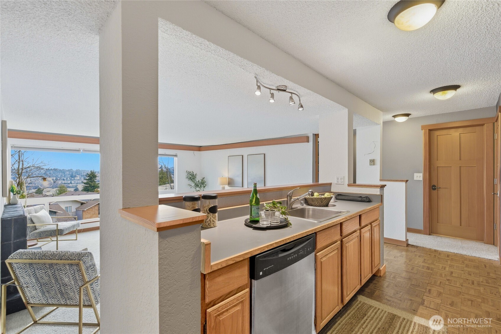 2500 W Manor Place Seattle WA 98199