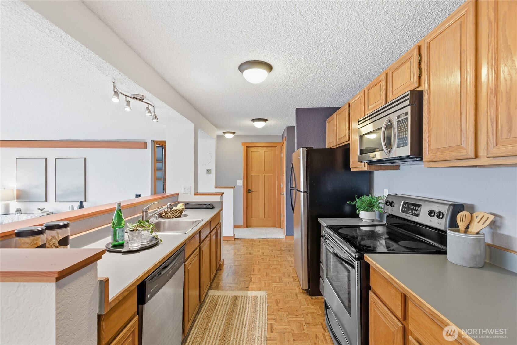 2500 W Manor Place Seattle WA 98199