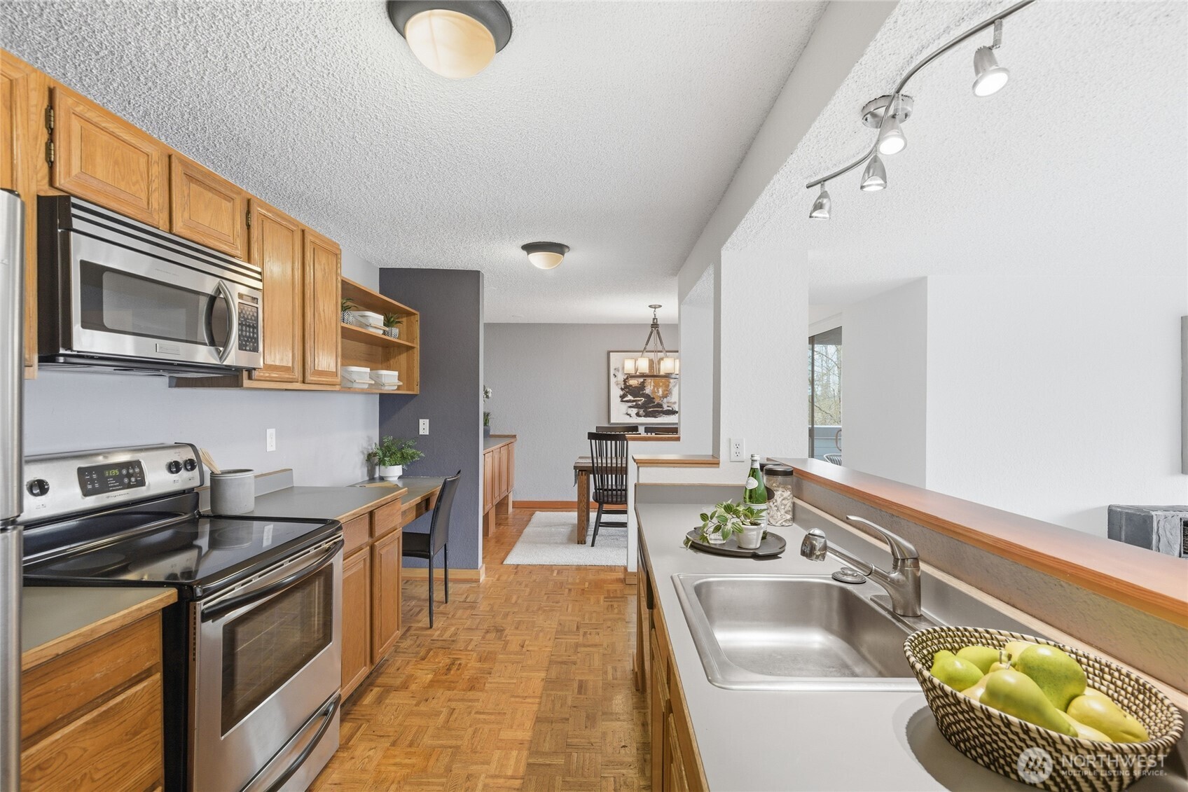 2500 W Manor Place Seattle WA 98199