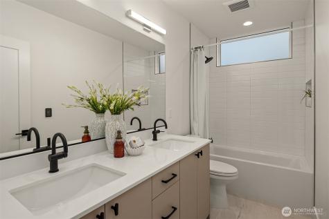 4406 1st Avenue NE Seattle WA 98105