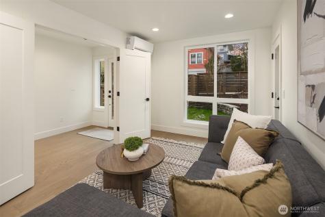 4406 1st Avenue NE Seattle WA 98105