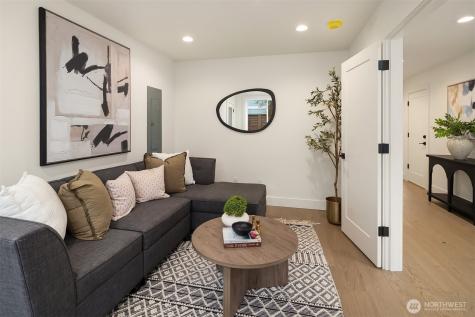 4406 1st Avenue NE Seattle WA 98105