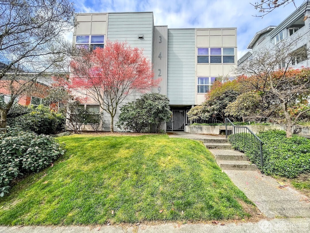 3429 Burke Avenue N Seattle WA 98103