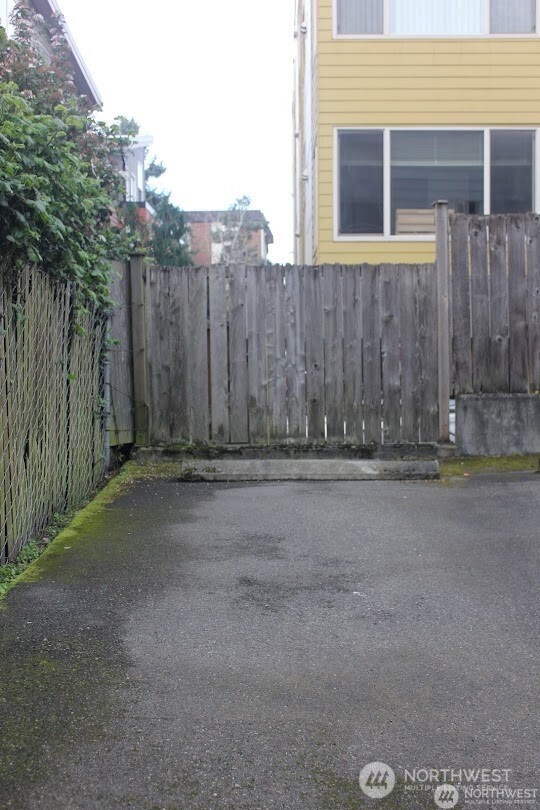 3429 Burke Avenue N Seattle WA 98103