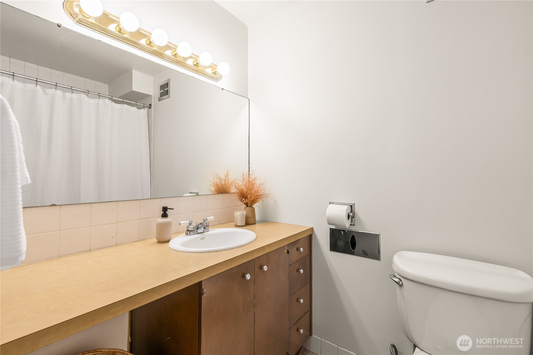 521 5th Avenue W Seattle WA 98119