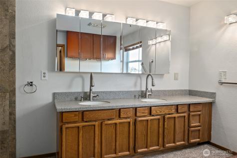 651 SE Bayshore Drive Oak Harbor WA 98277