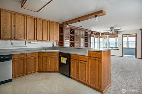 651 SE Bayshore Drive Oak Harbor WA 98277