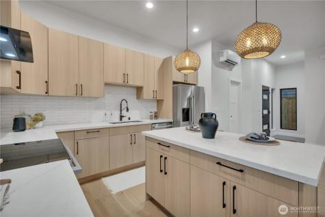 8439 47th Avenue S Seattle WA 98188