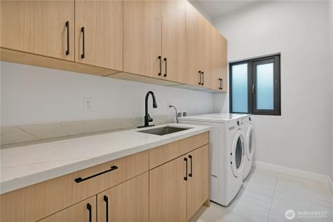 8439 47th Avenue S Seattle WA 98188