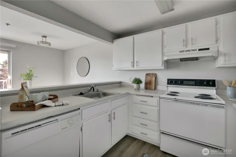 28610 16th Avenue S Federal Way WA 98003