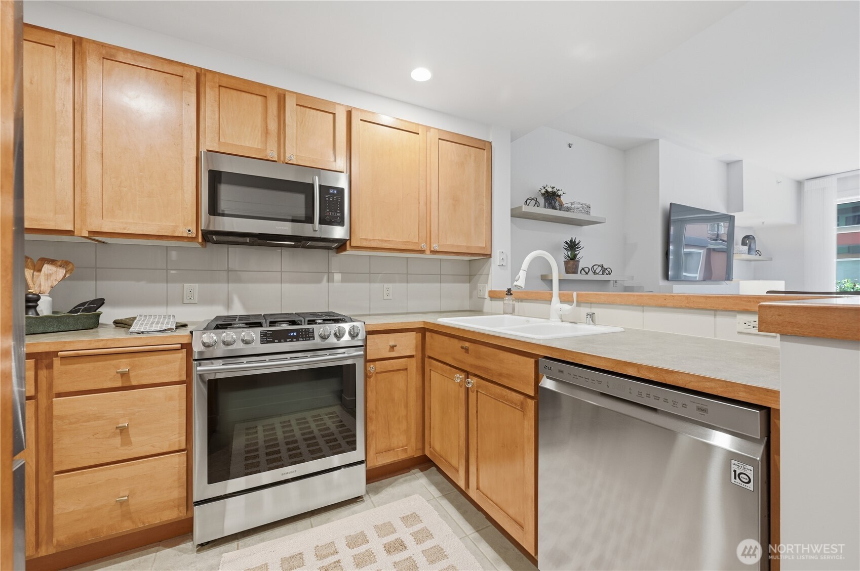 2607 Western Avenue Seattle WA 98121
