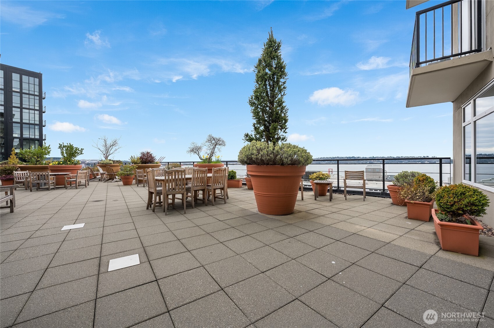 2607 Western Avenue Seattle WA 98121