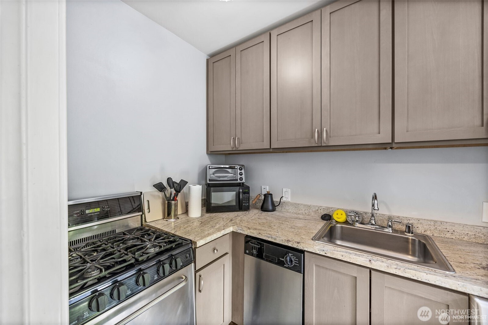 2132 5th Avenue Seattle WA 98121
