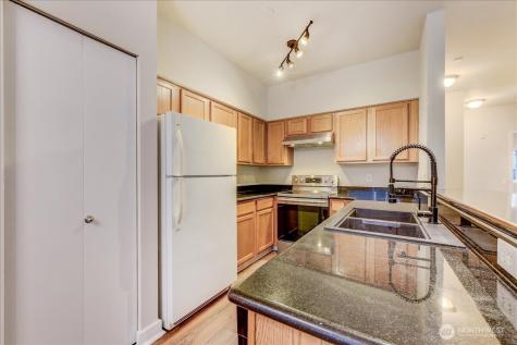 5809 Highway Place Street NE Everett WA 98203
