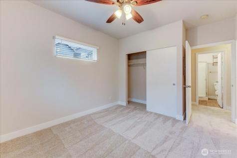 5809 Highway Place Street NE Everett WA 98203