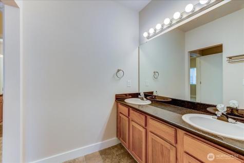 5809 Highway Place Street NE Everett WA 98203