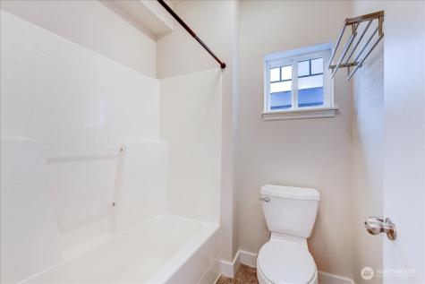 5809 Highway Place Street NE Everett WA 98203