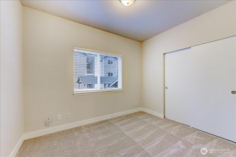 5809 Highway Place Street NE Everett WA 98203