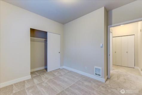 5809 Highway Place Street NE Everett WA 98203