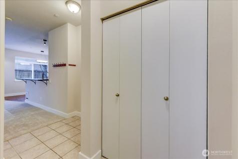 5809 Highway Place Street NE Everett WA 98203