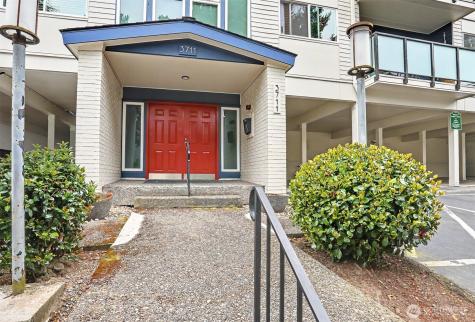 3711 26th Place W Seattle WA 98199