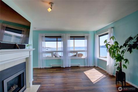 747 SE Bayshore Drive Oak Harbor WA 98277