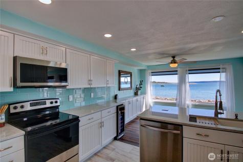747 SE Bayshore Drive Oak Harbor WA 98277