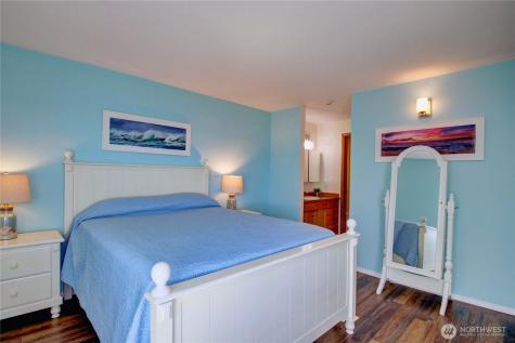 747 SE Bayshore Drive Oak Harbor WA 98277