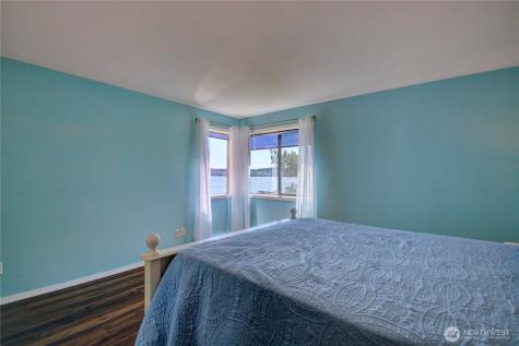 747 SE Bayshore Drive Oak Harbor WA 98277