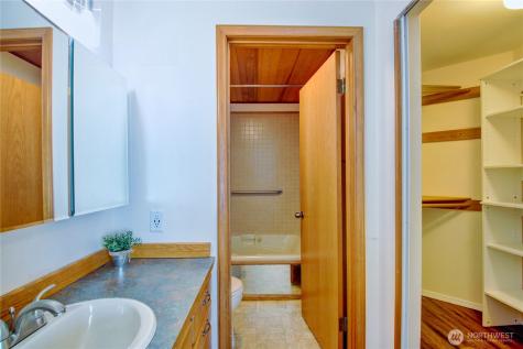 747 SE Bayshore Drive Oak Harbor WA 98277