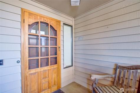 747 SE Bayshore Drive Oak Harbor WA 98277