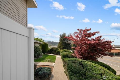 100 Simon Street East Wenatchee WA 98802