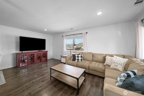 100 Simon Street East Wenatchee WA 98802