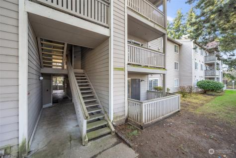 215 100TH Everett WA 98204