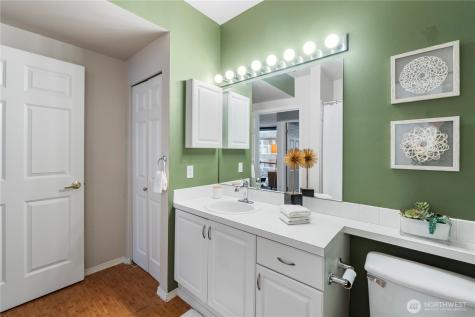 3221 SW Avalon Way Seattle WA 98126