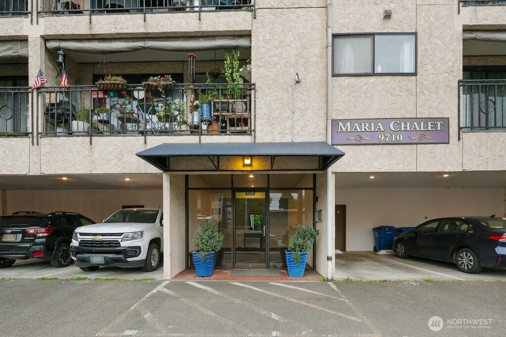 9710 Greenwood Avenue N Seattle WA 98103