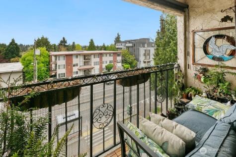 9710 Greenwood Avenue N Seattle WA 98103