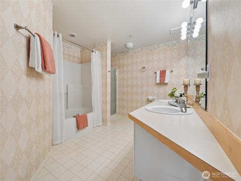 22024 43rd Avenue S Kent WA 98032