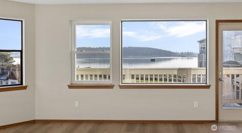 651 SE Bayshore Oak Harbor WA 98277