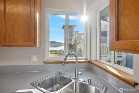 651 SE Bayshore Oak Harbor WA 98277