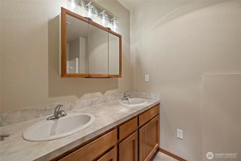 651 SE Bayshore Oak Harbor WA 98277