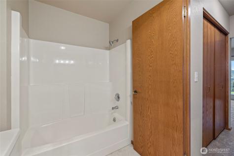 651 SE Bayshore Oak Harbor WA 98277