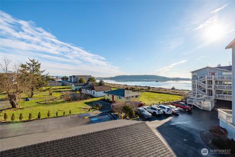 651 SE Bayshore Oak Harbor WA 98277
