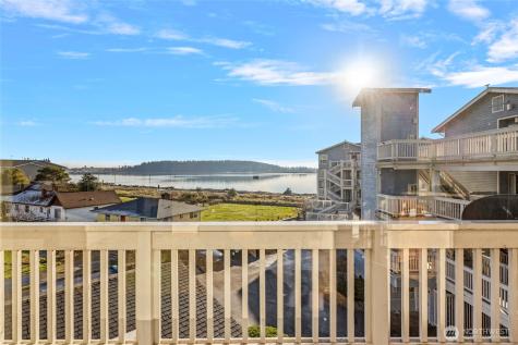 651 SE Bayshore Oak Harbor WA 98277