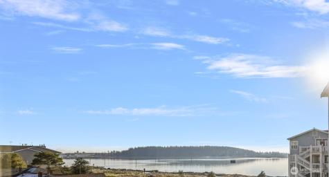 651 SE Bayshore Oak Harbor WA 98277